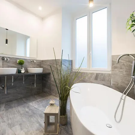 Casaviva-modern Elegant Trilo In Castelletto Apartment *