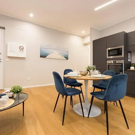 Casaviva-modern Elegant Trilo In Castelletto Génova