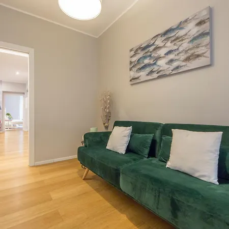 Casaviva-modern Elegant Trilo In Castelletto Apartment